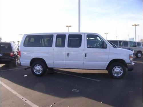 Ford Econoline Wagon 2011 photo 3