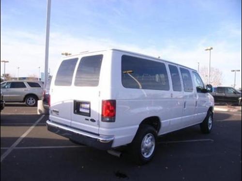 Ford Econoline Wagon 2011 photo 4