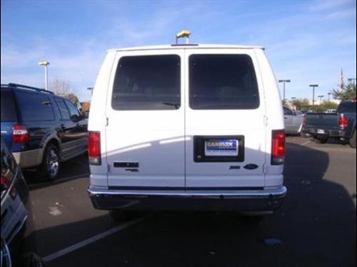 Ford Econoline Wagon 2011 photo 5