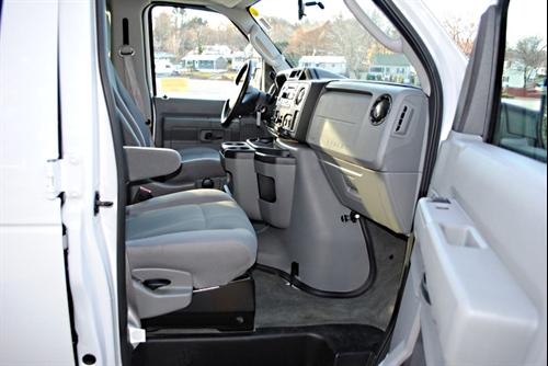 Ford Econoline Wagon 2011 photo 1