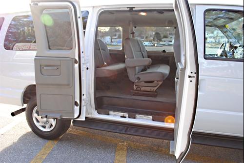 Ford Econoline Wagon 2011 photo 4