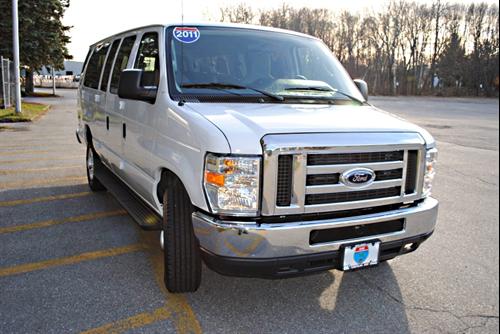 Ford Econoline Wagon 2011 photo 5