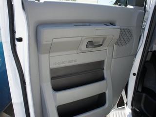 Ford Econoline Wagon 2011 photo 4