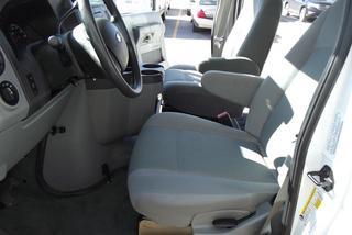 Ford Econoline Wagon 2011 photo 2