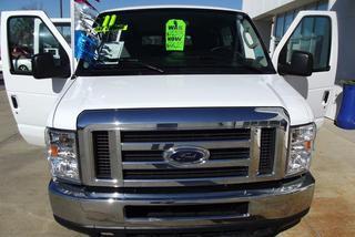 Ford Econoline Wagon 2011 photo 3