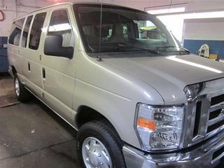 Ford Econoline Wagon 2011 photo 1