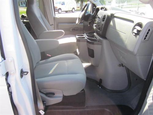 Ford Econoline Wagon 2011 photo 1