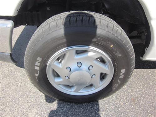 Ford Econoline Wagon 2011 photo 4