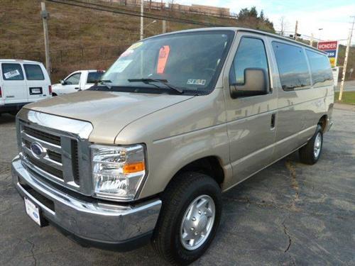Ford Econoline Wagon 2011 photo 4