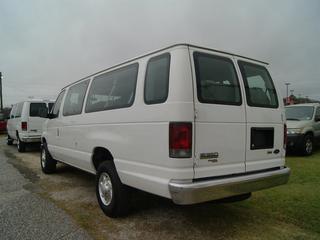 Ford Econoline Wagon 2011 photo 3