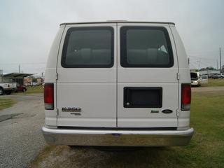 Ford Econoline Wagon 2011 photo 4