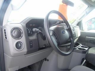 Ford Econoline Wagon 2011 photo 2