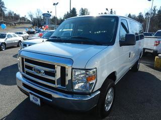 Ford Econoline Wagon 2011 photo 2