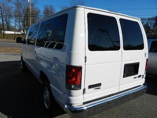 Ford Econoline Wagon 2011 photo 3
