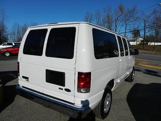 Ford Econoline Wagon 2011 photo 4