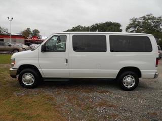Ford Econoline Wagon 2011 photo 1