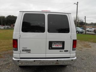 Ford Econoline Wagon 2011 photo 2