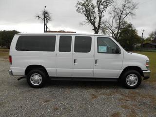 Ford Econoline Wagon 2011 photo 3