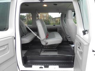 Ford Econoline Wagon 2011 photo 5