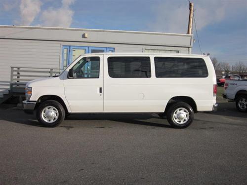Ford Econoline Wagon 2011 photo 1