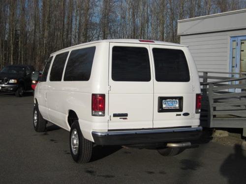 Ford Econoline Wagon 2011 photo 2