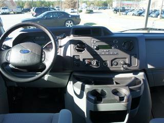 Ford Econoline Wagon 2011 photo 3