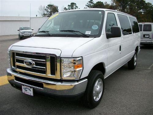Ford Econoline Wagon 2011 photo 2