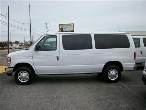 Ford Econoline Wagon 2011 photo 4