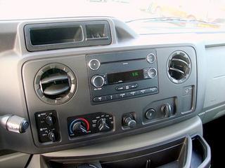 Ford Econoline Wagon 2011 photo 2