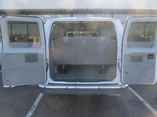 Ford Econoline Wagon 2011 photo 2