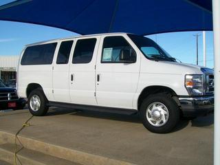Ford Econoline Wagon 2011 photo 2