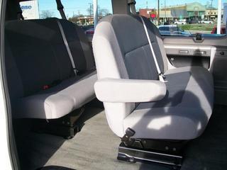 Ford Econoline Wagon 2011 photo 3