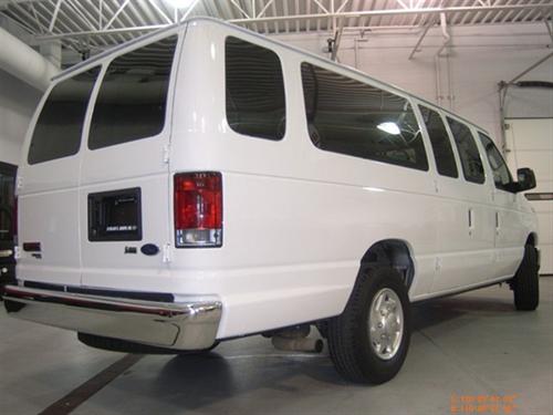 Ford Econoline Wagon 2011 photo 1