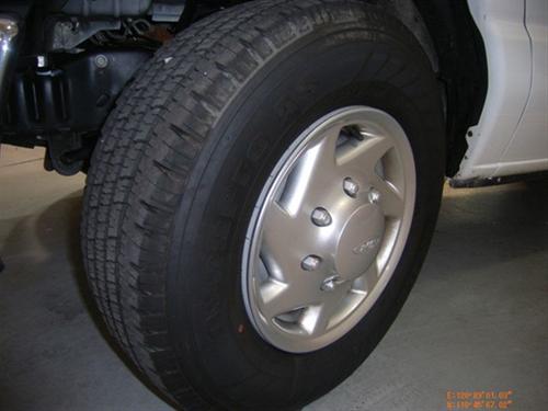 Ford Econoline Wagon 2011 photo 2