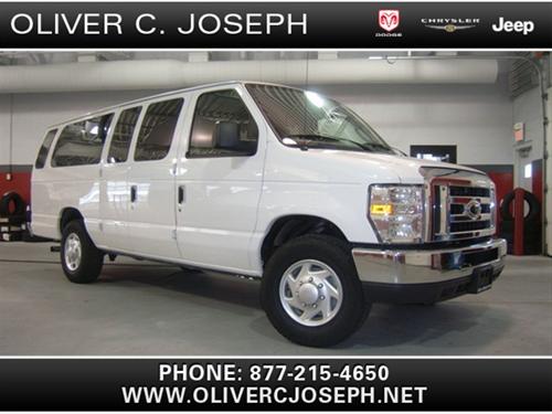 Ford Econoline Wagon 2011 photo 4