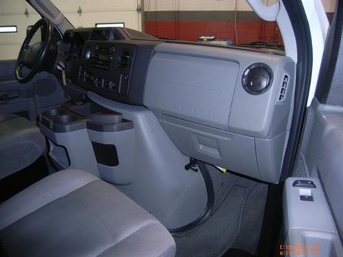 Ford Econoline Wagon 2011 photo 5