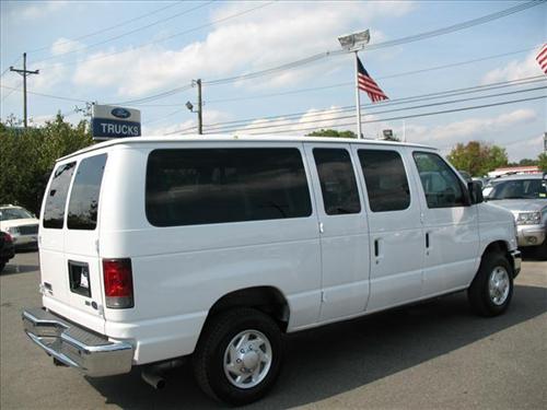 Ford Econoline Wagon 2011 photo 1
