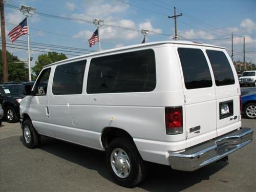 Ford Econoline Wagon 2011 photo 4
