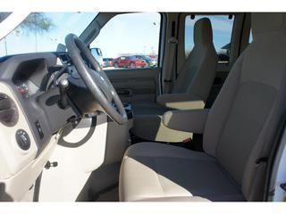 Ford Econoline Wagon 2011 photo 2