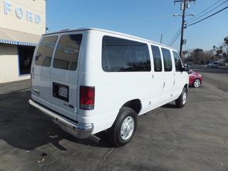 Ford Econoline Wagon 2011 photo 2
