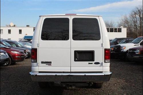Ford Econoline Wagon 2011 photo 3
