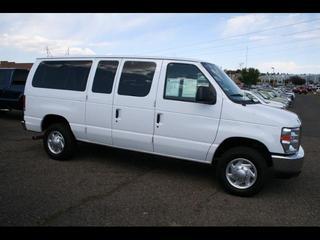 Ford Econoline Wagon 2011 photo 2