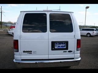 Ford Econoline Wagon 2011 photo 3