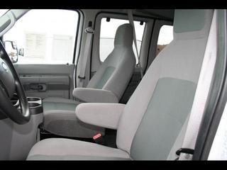 Ford Econoline Wagon 2011 photo 5