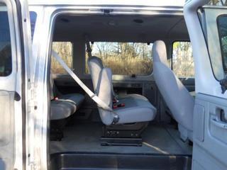 Ford Econoline Wagon 2011 photo 2