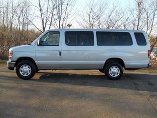 Ford Econoline Wagon 2011 photo 4