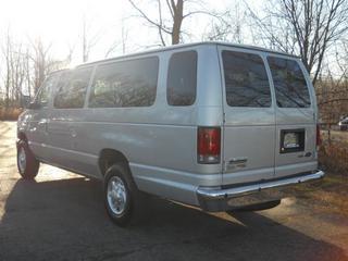 Ford Econoline Wagon 2011 photo 5
