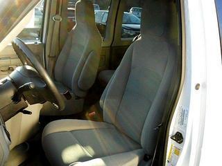 Ford Econoline Wagon 2011 photo 2