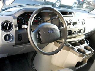 Ford Econoline Wagon 2011 photo 3