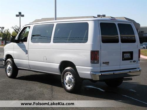 Ford Econoline Wagon 2011 photo 1